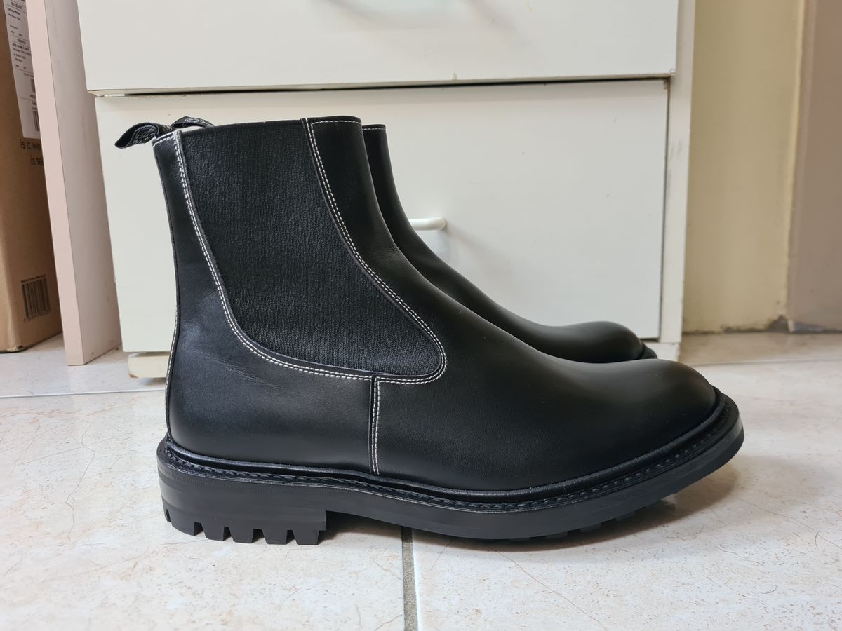 Photo by ChuckTales on October 1, 2022 of the Tricker's Stephen Chelsea Boot in Black Calf.