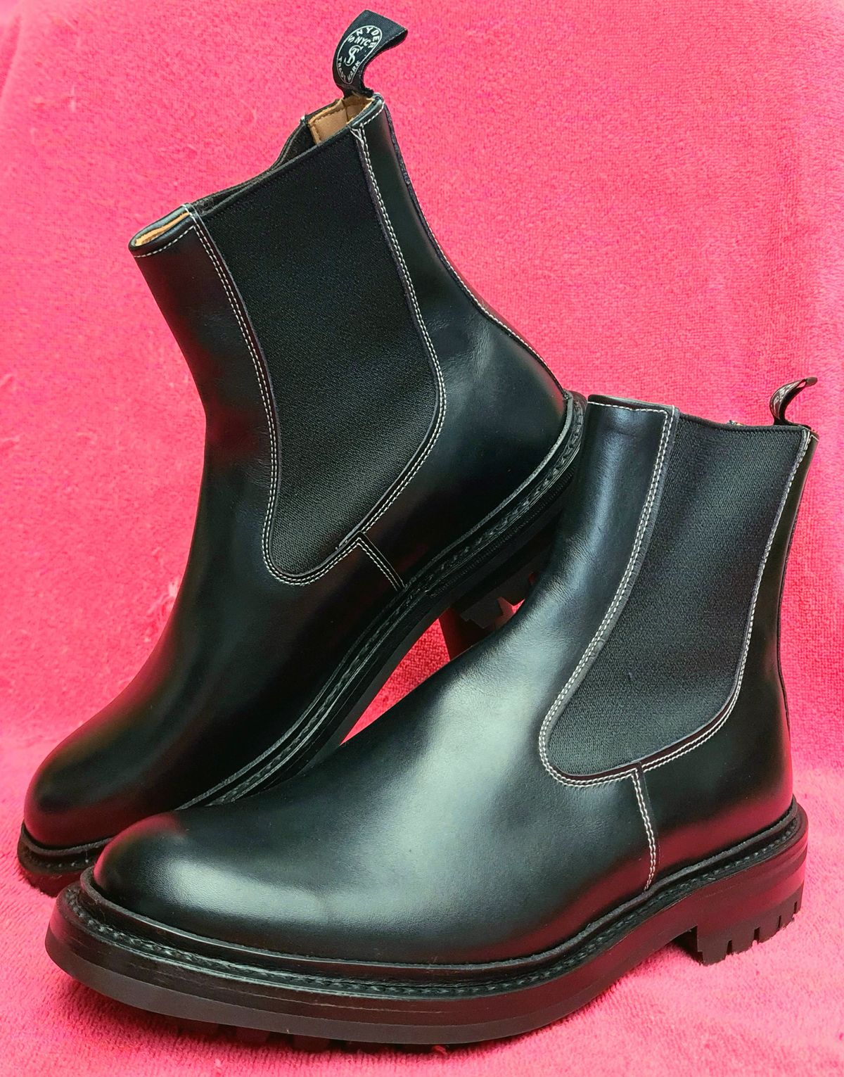 Photo by ChuckTales on October 1, 2022 of the Tricker's Stephen Chelsea Boot in Black Calf.