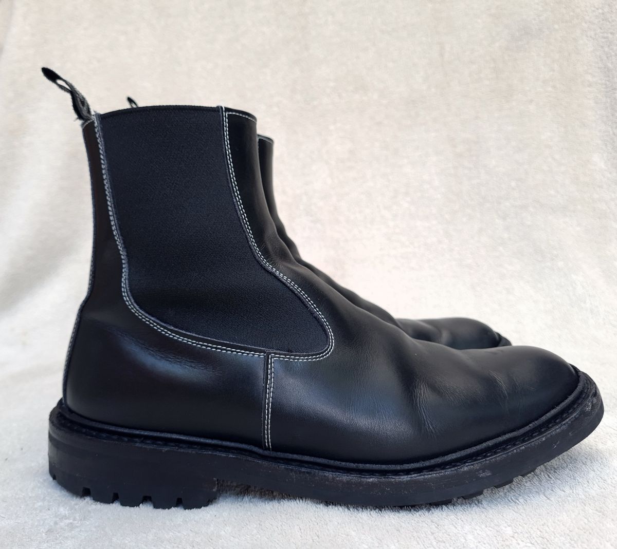 Photo by ChuckTales on November 1, 2022 of the Tricker's Stephen Chelsea Boot in Black Calf.