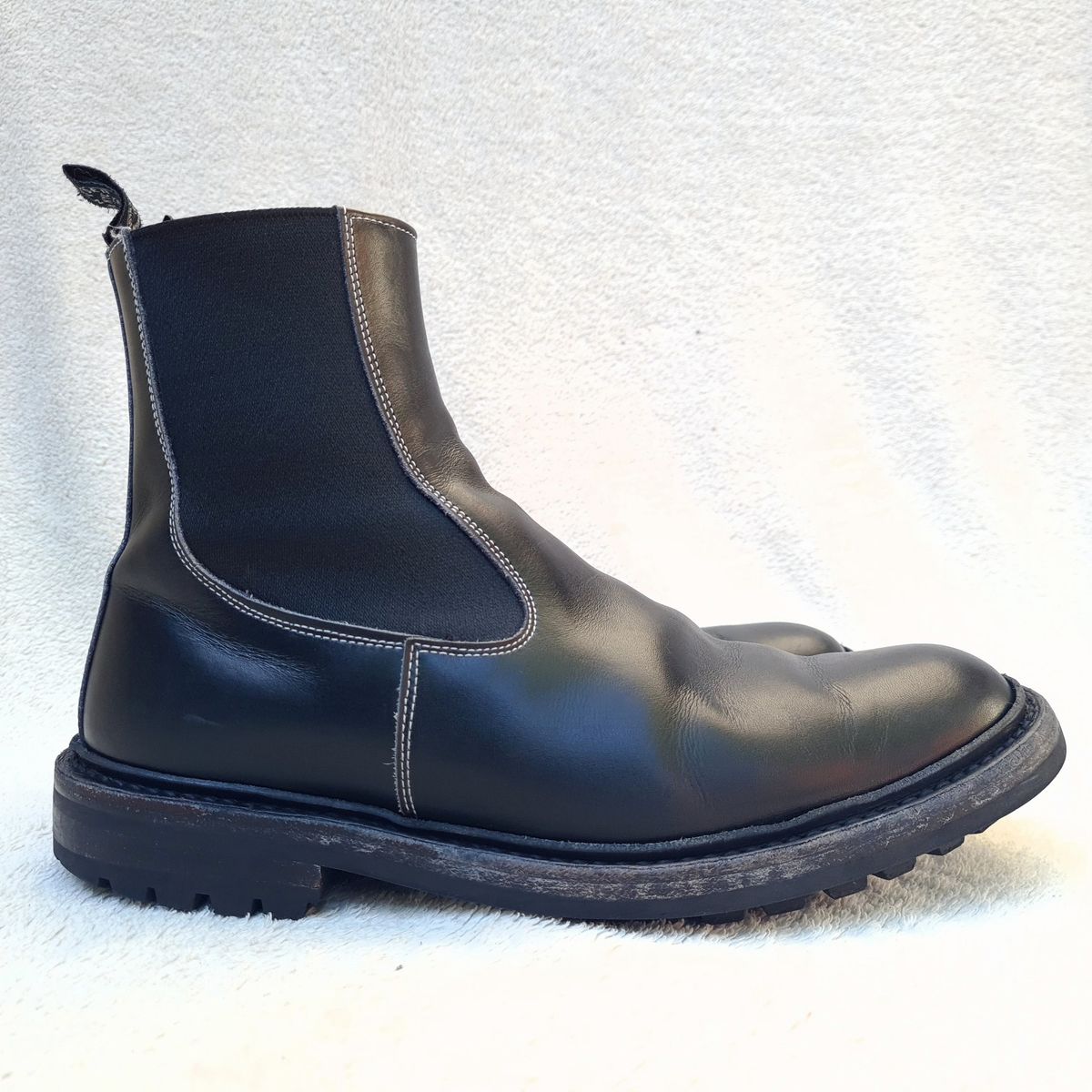 Photo by ChuckTales on January 2, 2023 of the Tricker's Stephen Chelsea Boot in Black Calf.