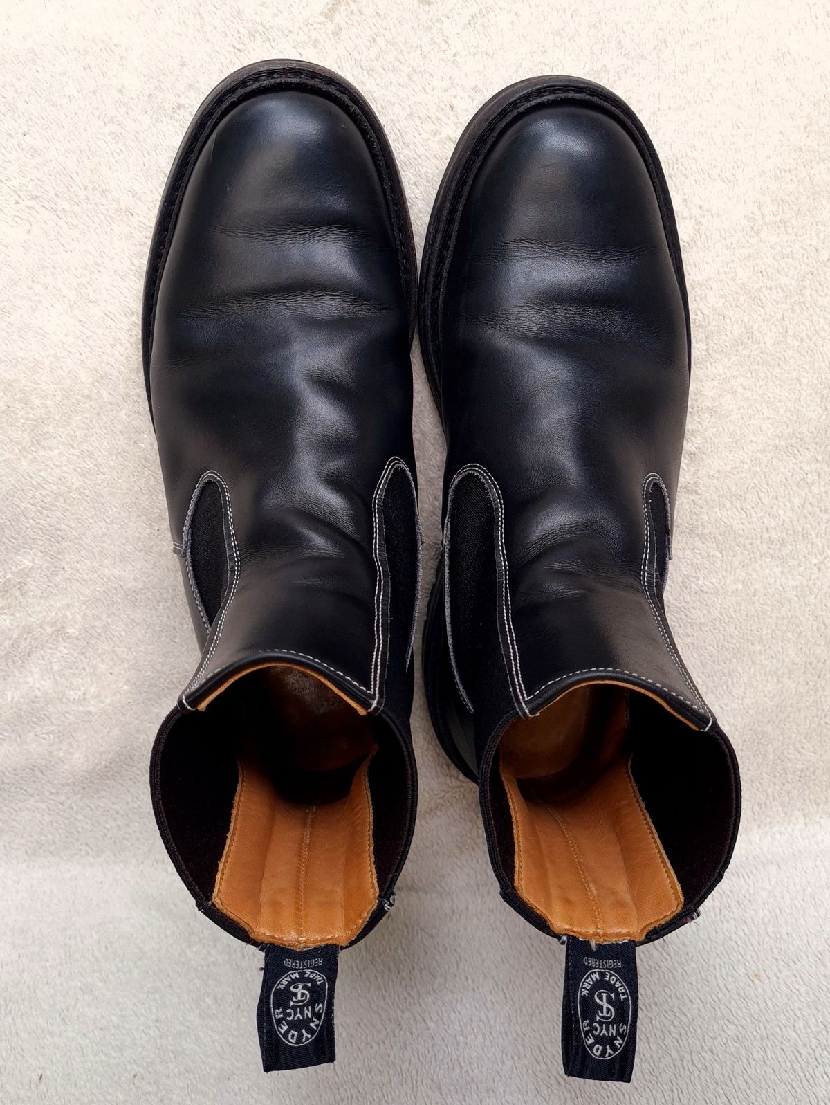 Photo by ChuckTales on February 1, 2023 of the Tricker's Stephen Chelsea Boot in Black Calf.