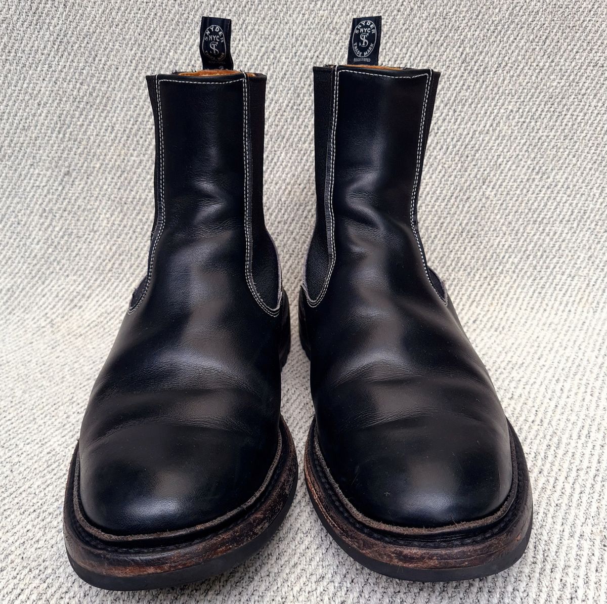 Photo by ChuckTales on March 1, 2023 of the Tricker's Stephen Chelsea Boot in Black Calf.