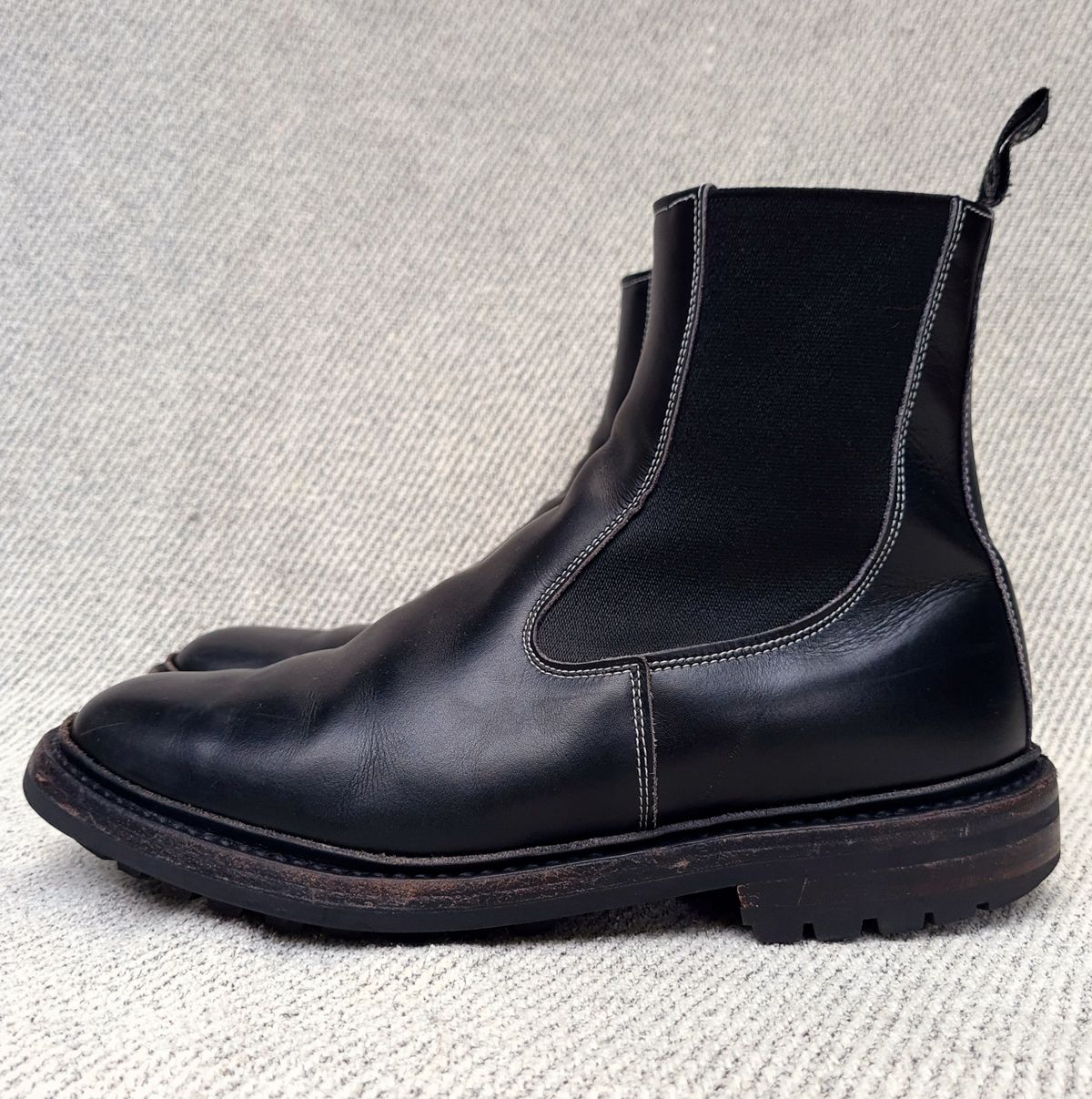 Photo by ChuckTales on March 1, 2023 of the Tricker's Stephen Chelsea Boot in Black Calf.