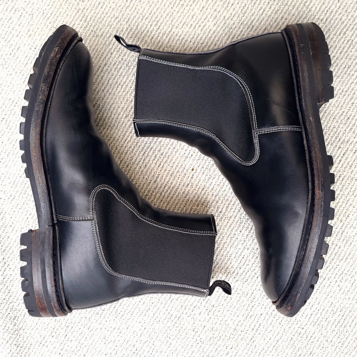 Photo by ChuckTales on March 1, 2023 of the Tricker's Stephen Chelsea Boot in Black Calf.