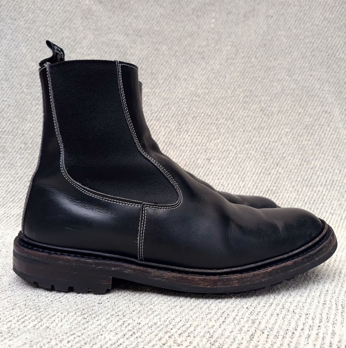 Photo by ChuckTales on March 1, 2023 of the Tricker's Stephen Chelsea Boot in Black Calf.