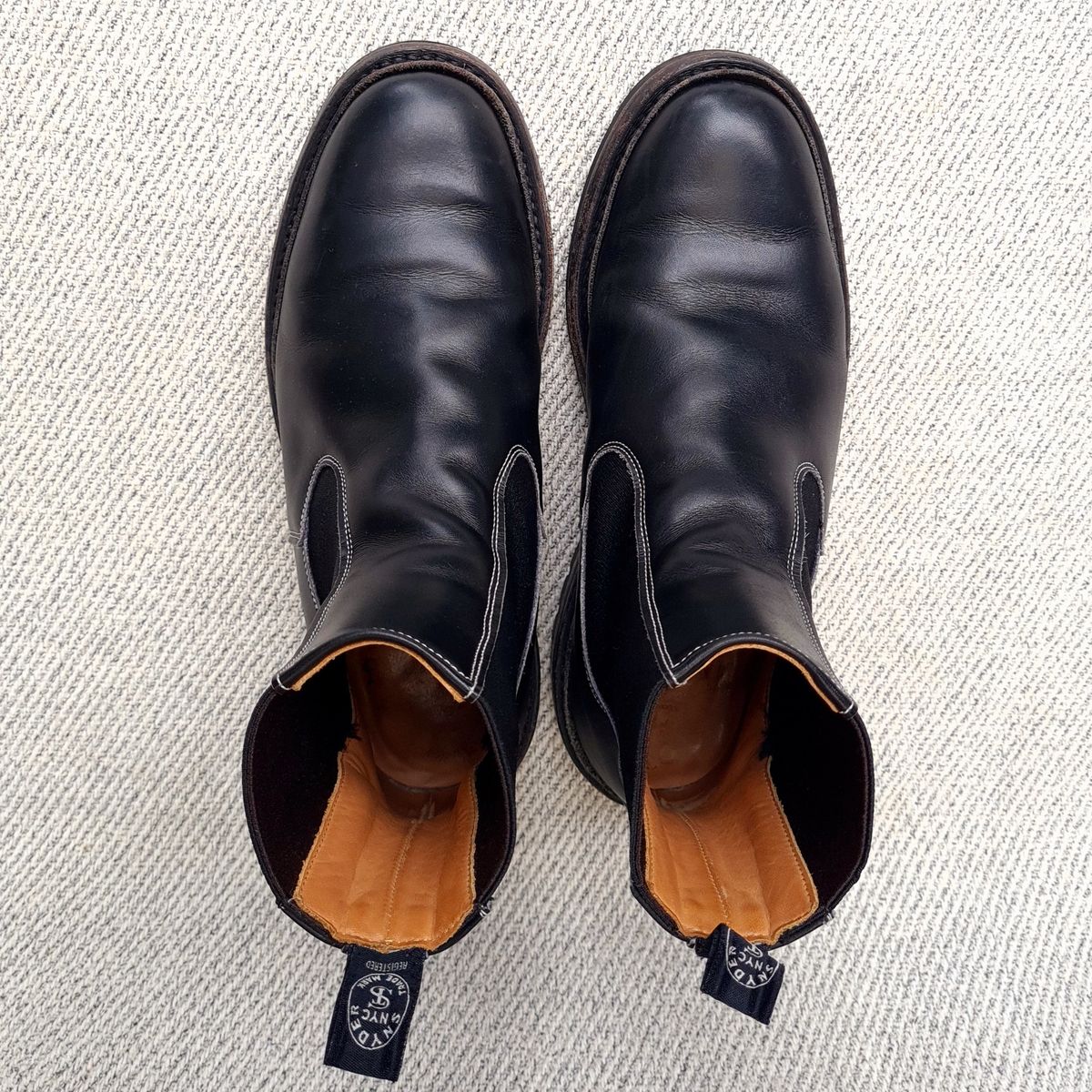 Photo by ChuckTales on March 1, 2023 of the Tricker's Stephen Chelsea Boot in Black Calf.