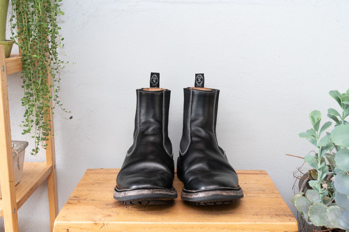 Photo by ChuckTales on April 1, 2023 of the Tricker's Stephen Chelsea Boot in Black Calf.