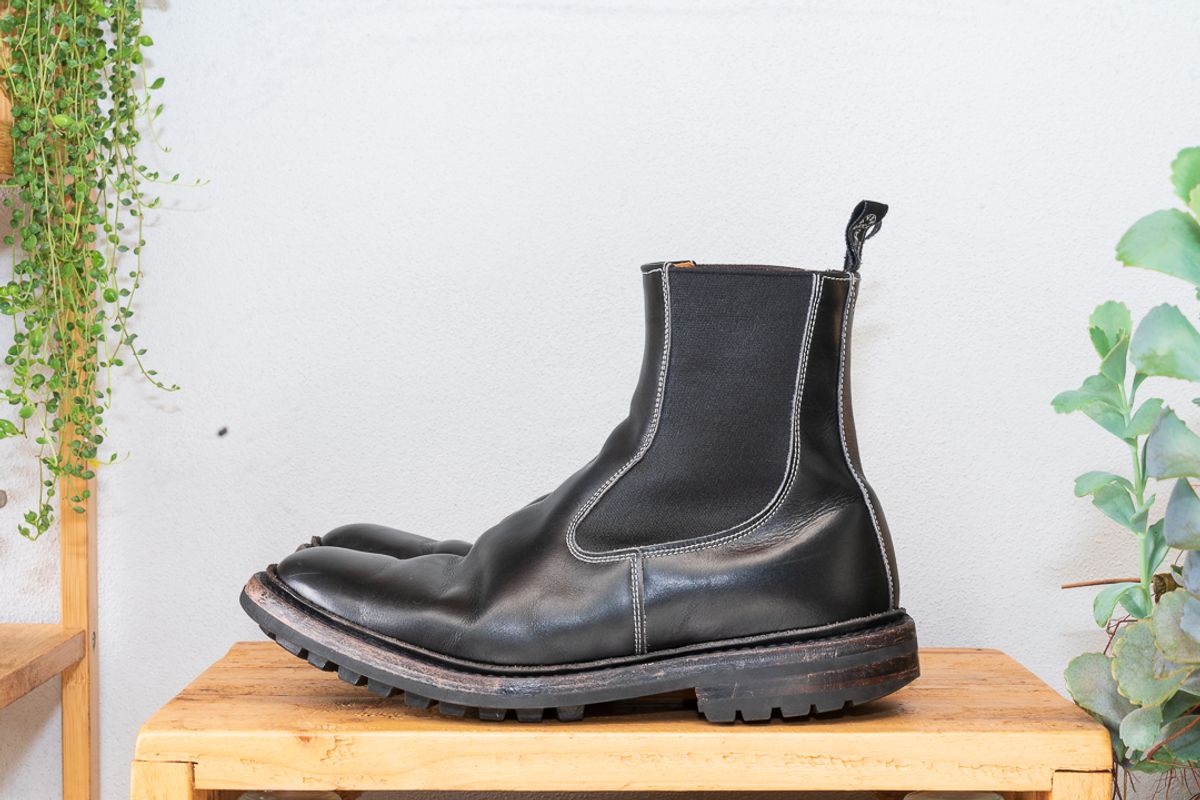 Photo by ChuckTales on April 1, 2023 of the Tricker's Stephen Chelsea Boot in Black Calf.