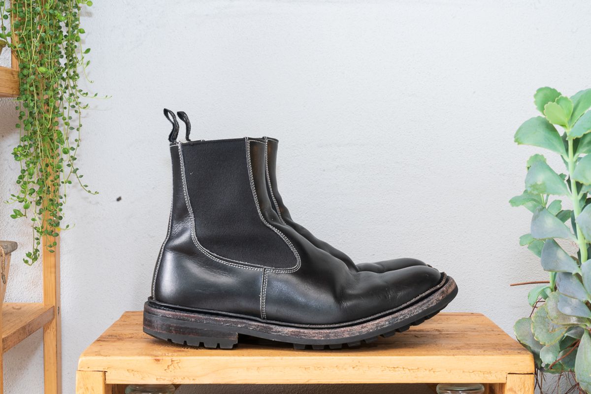 Photo by ChuckTales on April 1, 2023 of the Tricker's Stephen Chelsea Boot in Black Calf.