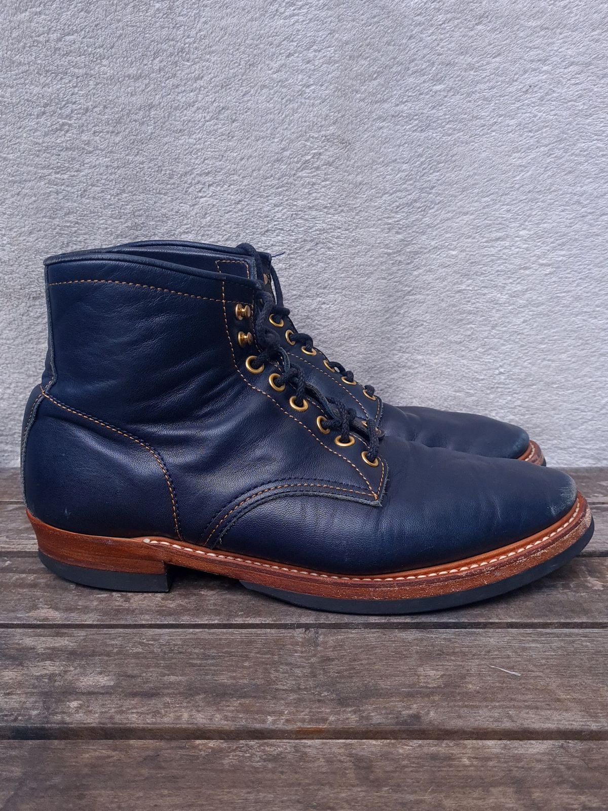 Photo by ChuckTales on February 3, 2024 of the Y'2 Leather Work Boot in Indigo Horsehide.