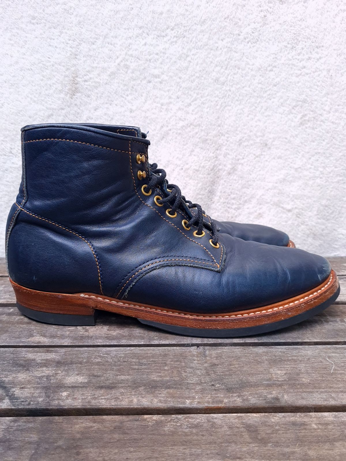 Photo by ChuckTales on January 5, 2024 of the Y'2 Leather Work Boot in Indigo Horsehide.