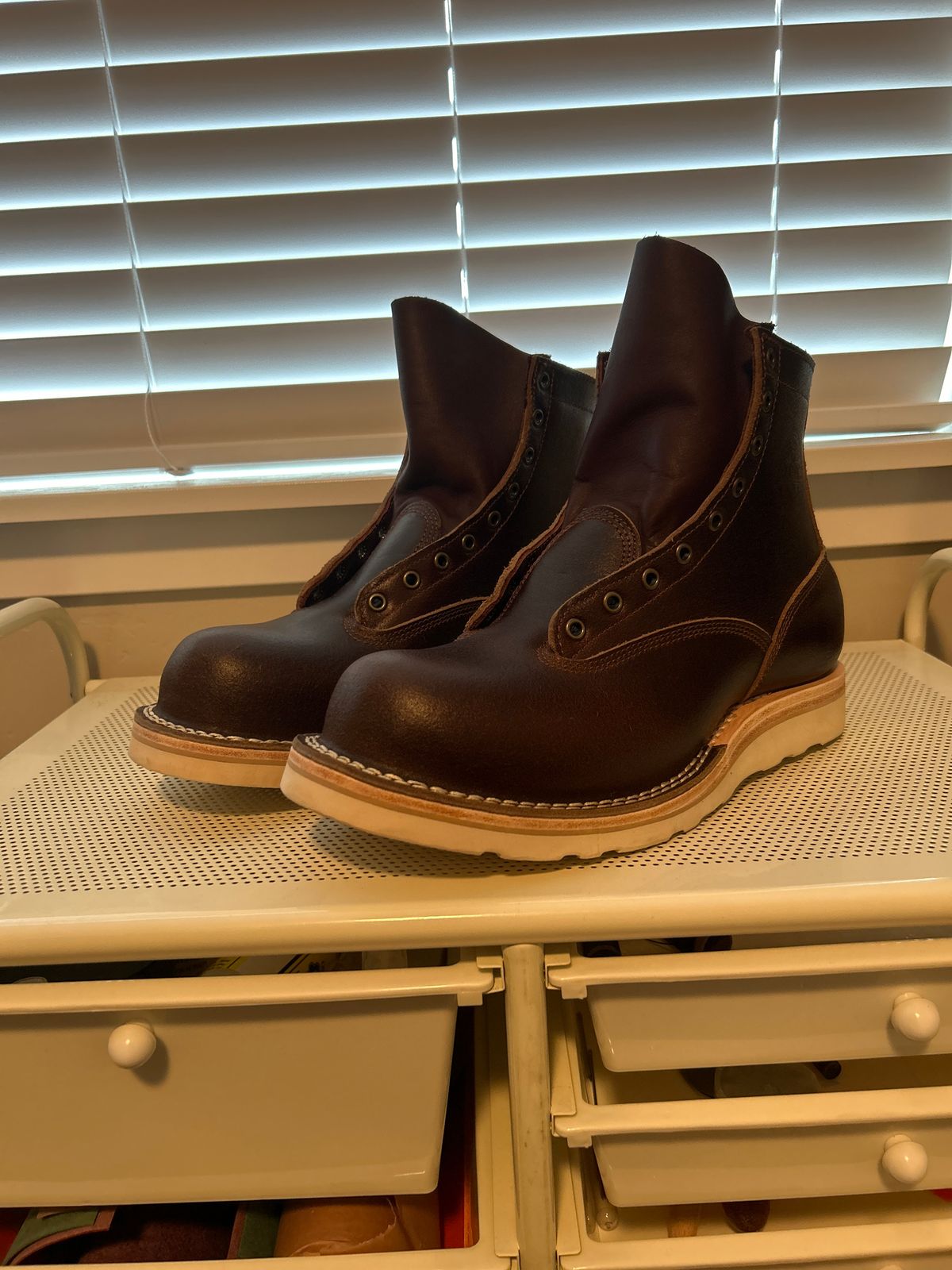 Photo by killerbootsman on January 17, 2024 of the Frank's Boots Rainier in Horween Cinnamon Waxed Flesh.