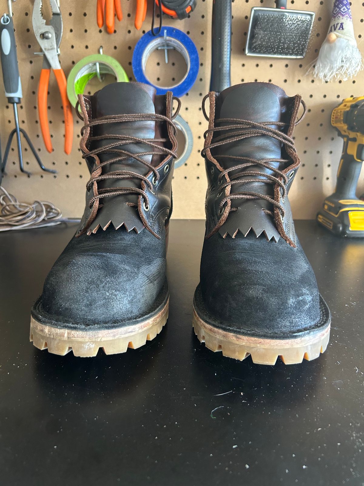 Photo by killerbootsman on October 18, 2025 of the Frank's Boots Type 2 Highlander in Black Roughout Work Leather & Seidel Mocha Oil Tan.
