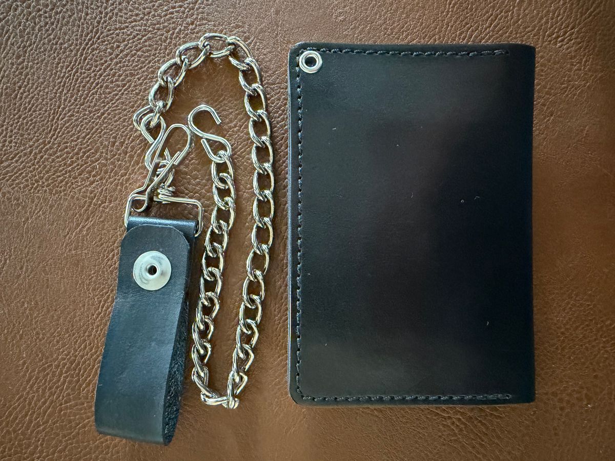 Photo by killerbootsman on January 21, 2026 of the Roberti Custom Short Trucker Wallet in Herman Oak Hand Dyed Black.