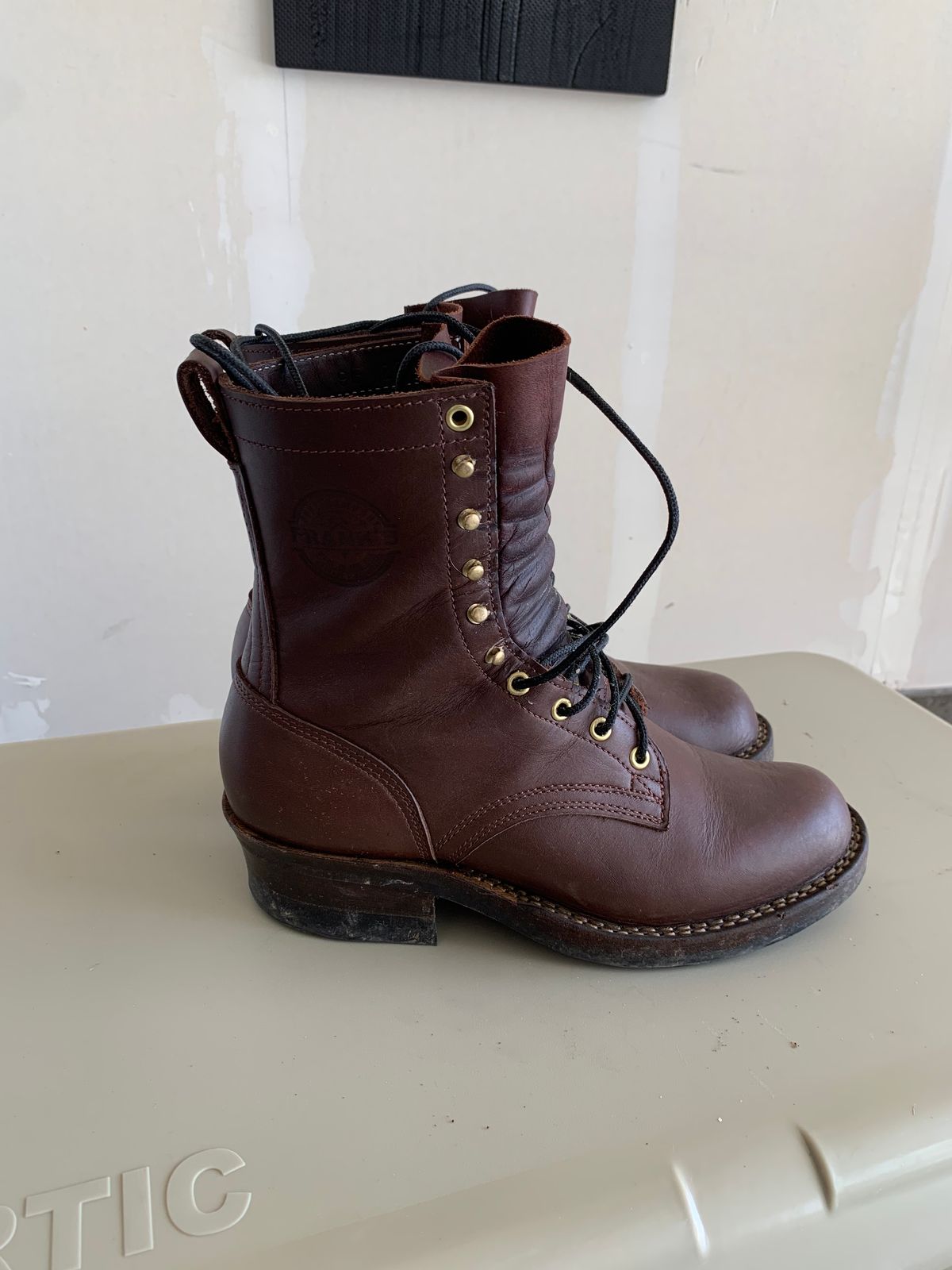 Photo by killerbootsman on June 9, 2023 of the Frank's Boots Front Range in Seidel Walnut Oil Tan.