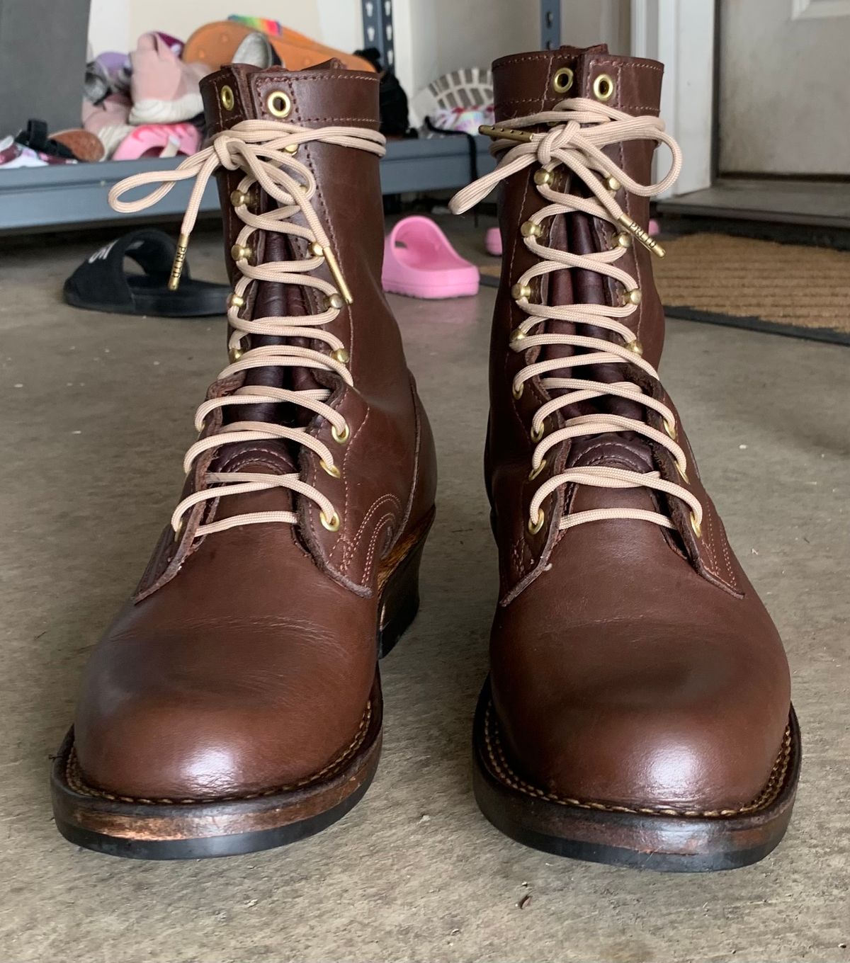 Photo by killerbootsman on June 27, 2023 of the Frank's Boots Front Range in Seidel Walnut Oil Tan.