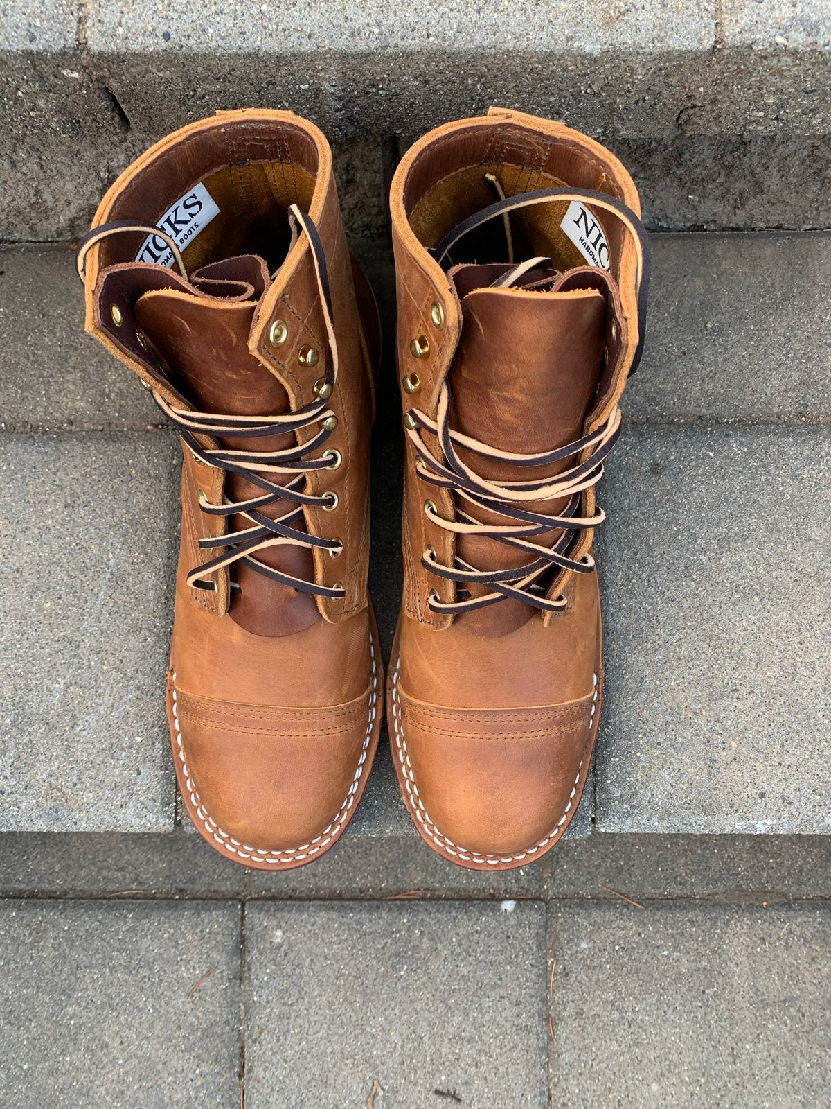 Photo by Sunbenny on October 1, 2022 of the Nicks Americana in Horween Orange Predator.