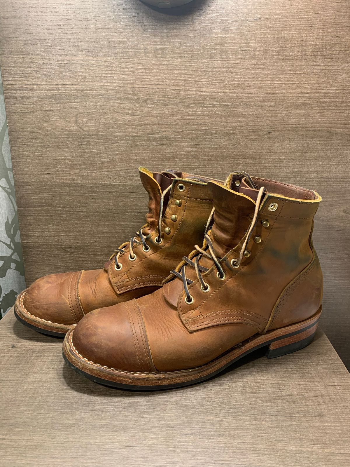 Photo by Sunbenny on November 4, 2022 of the Nicks Americana in Horween Orange Predator.