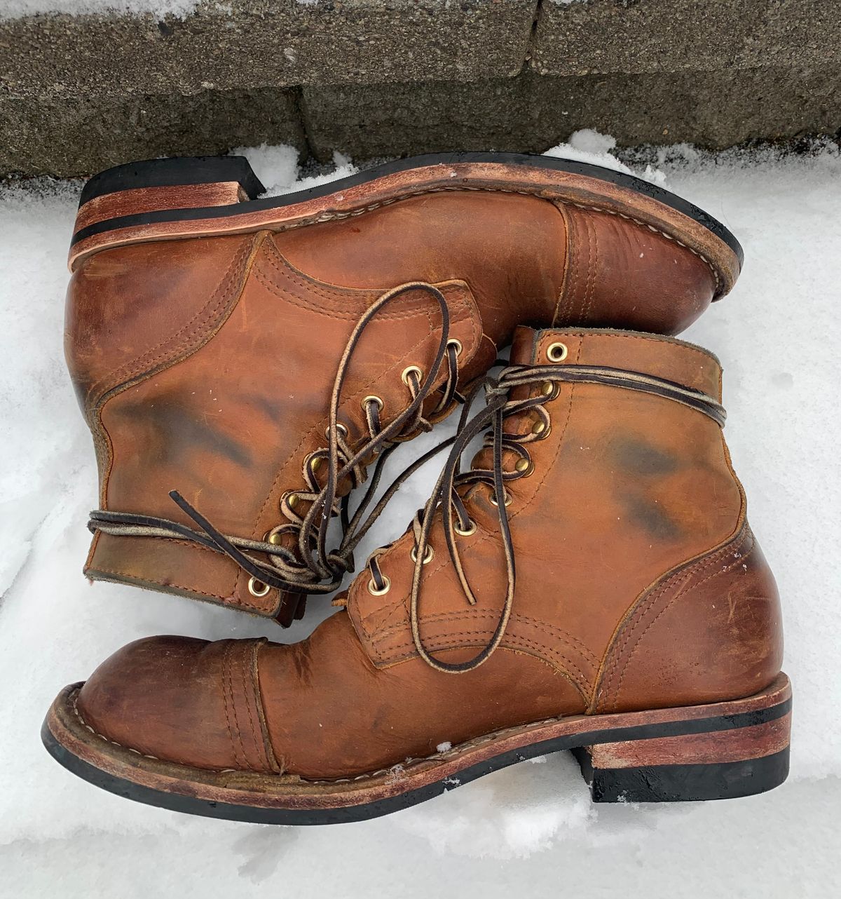 Photo by Sunbenny on February 1, 2023 of the Nicks Americana in Horween Orange Predator.