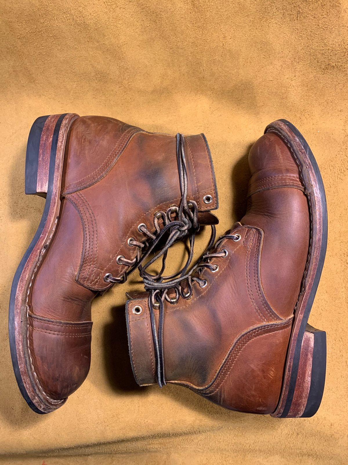 Photo by Sunbenny on April 5, 2023 of the Nicks Americana in Horween Orange Predator.