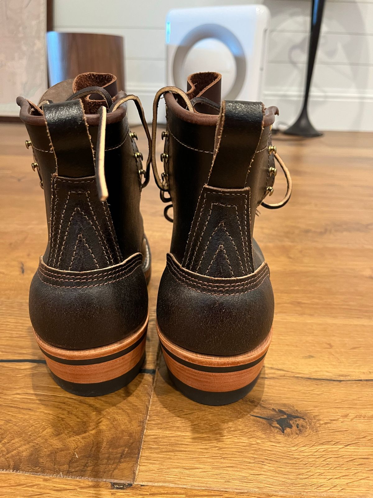 Photo by torrez on October 1, 2022 of the Nicks Robert in Horween Brown Waxed Flesh.