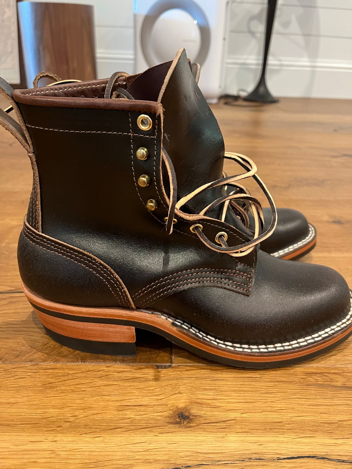 Photo by torrez on October 1, 2022 of the Nicks Robert in Horween Brown Waxed Flesh.