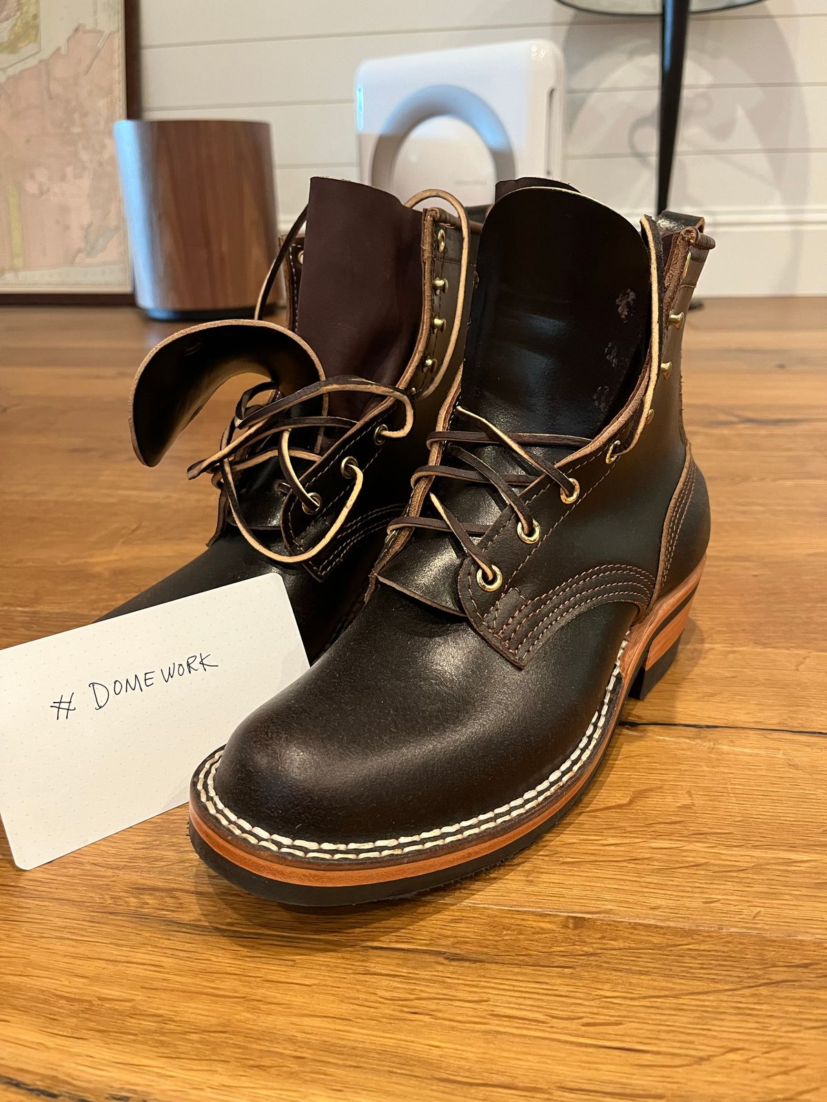 Photo by torrez on October 1, 2022 of the Nicks Robert in Horween Brown Waxed Flesh.