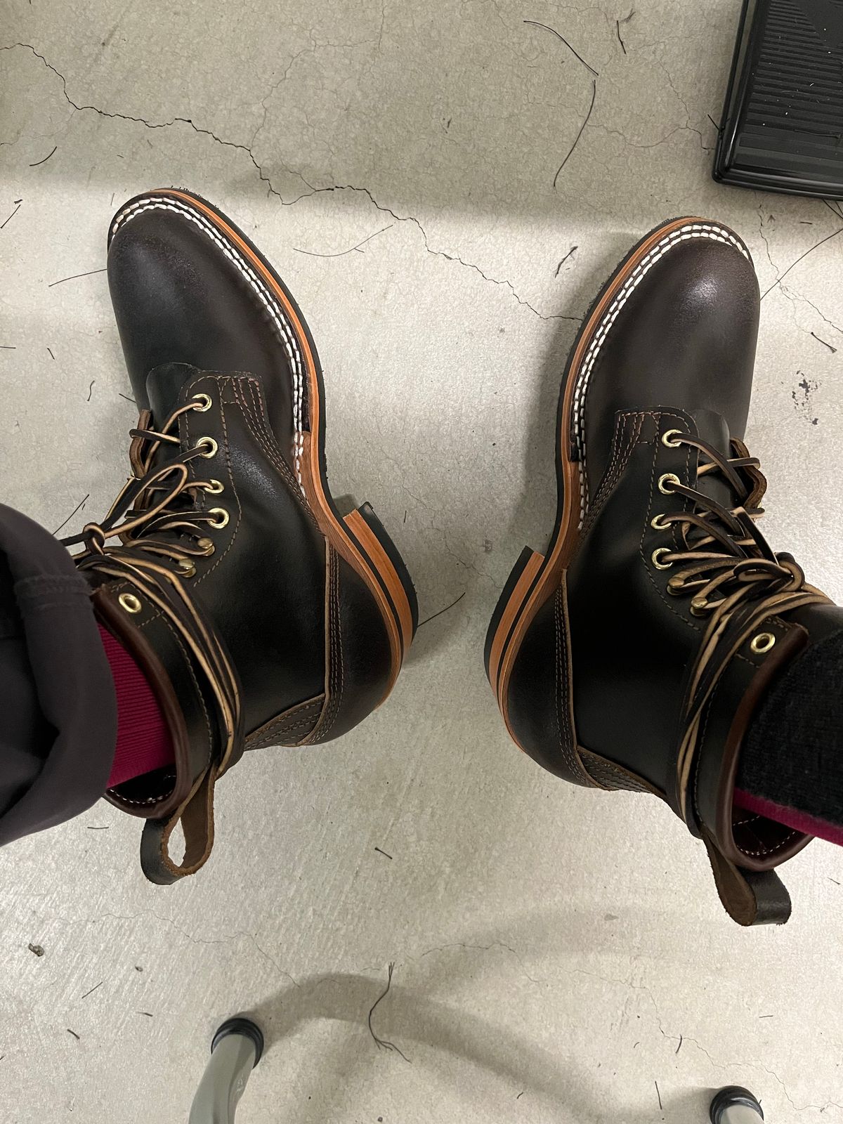 Photo by torrez on October 3, 2022 of the Nicks Robert in Horween Brown Waxed Flesh.