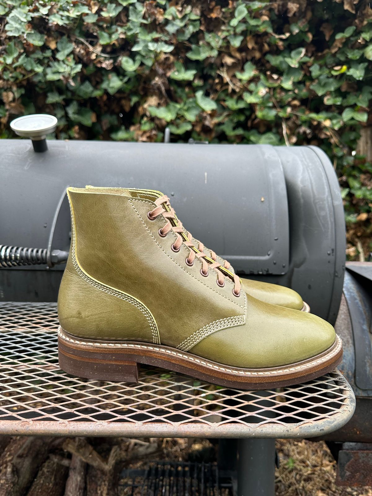 Photo by 8loop on October 1, 2022 of the John Lofgren M-43 Service Shoes in Shinki Olive Shrunken Horsebutt.