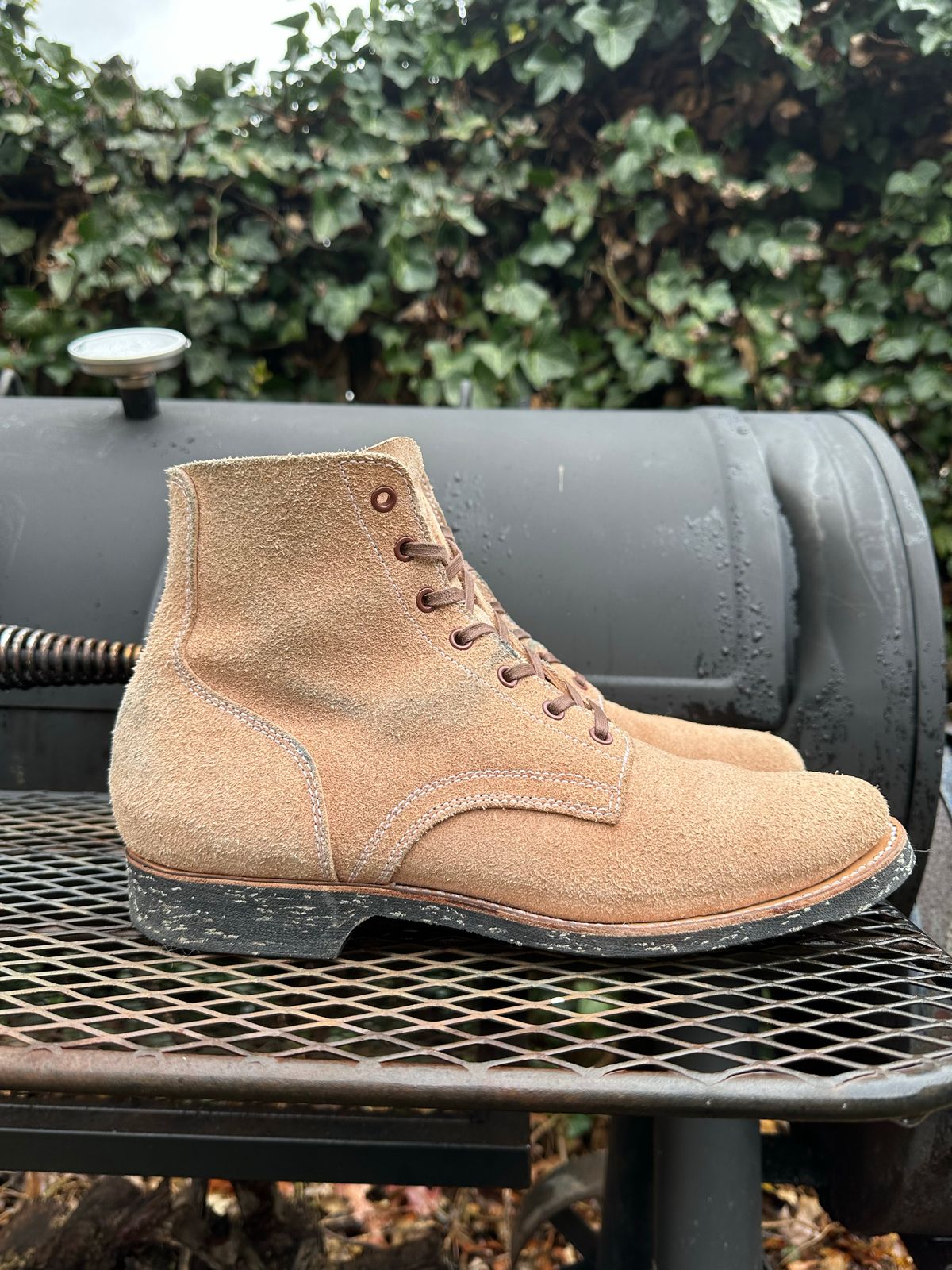 Photo by 8loop on December 3, 2022 of the Clinch Yeager Boots in Wickett & Craig Natural Latigo Roughout.