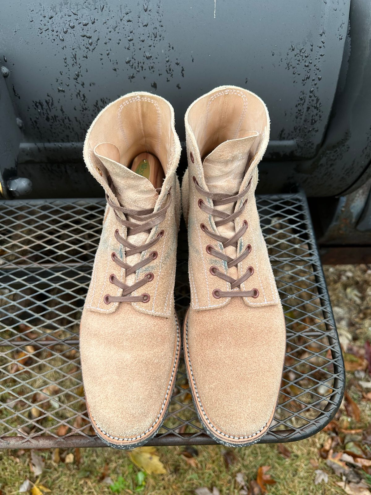Photo by 8loop on December 3, 2022 of the Clinch Yeager Boots in Wickett & Craig Natural Latigo Roughout.