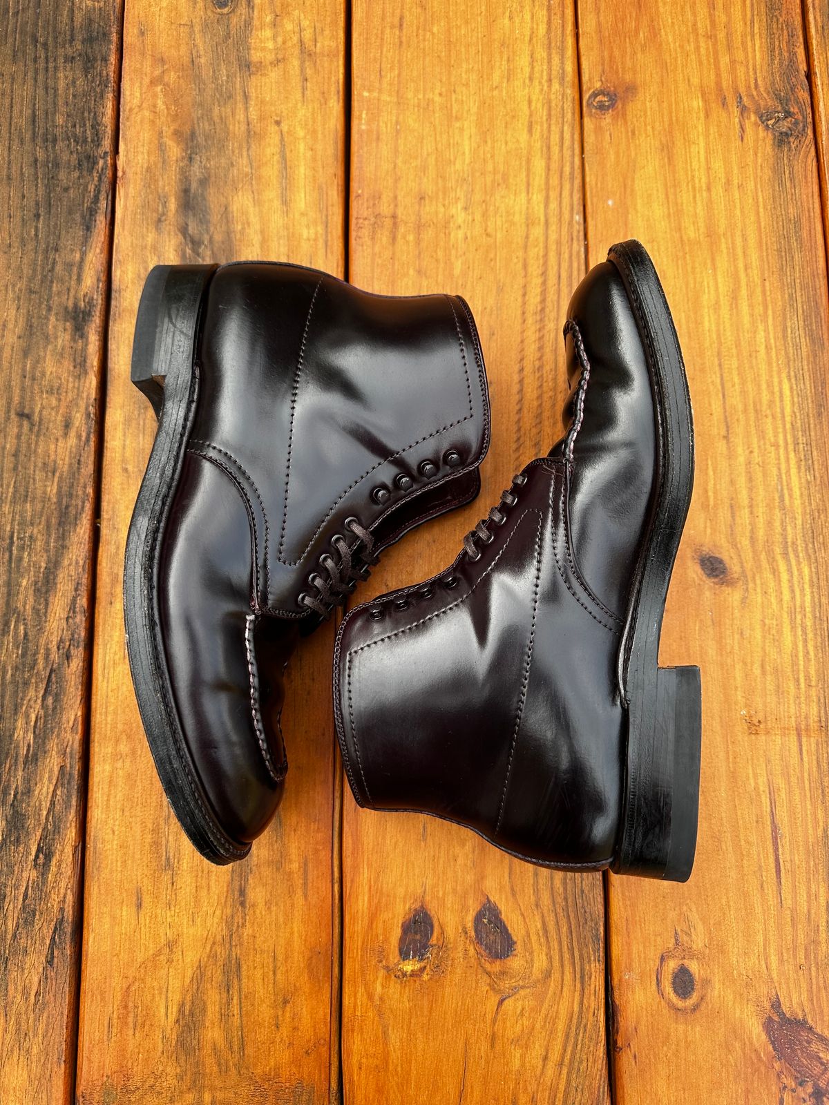 Photo by 8loop on November 4, 2023 of the Alden Indy Boot in Horween Color 8 Shell Cordovan.