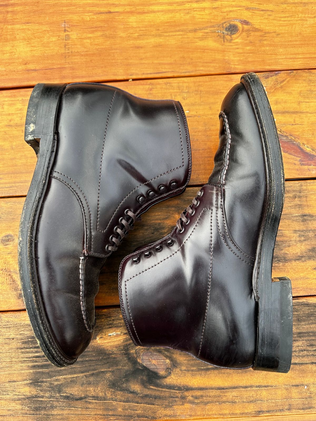 Photo by 8loop on January 1, 2024 of the Alden Indy Boot in Horween Color 8 Shell Cordovan.