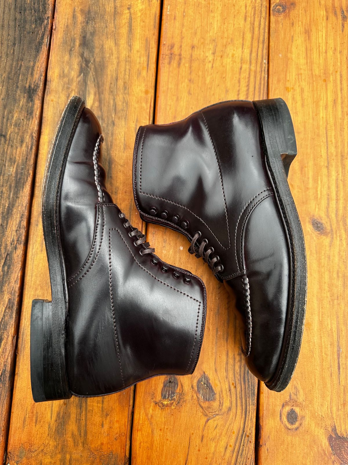 Photo by 8loop on February 2, 2024 of the Alden Indy Boot in Horween Color 8 Shell Cordovan.