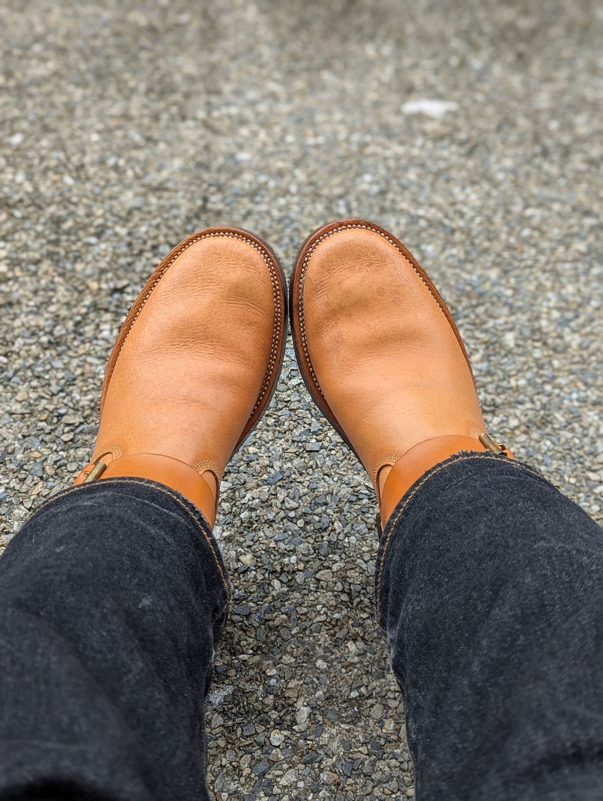 Photo by dwbrunton on September 12, 2024 of the Fortis Boots Tapak 2.0 Engineer Boots in Cisarua Indonesian Natural Vegtan.