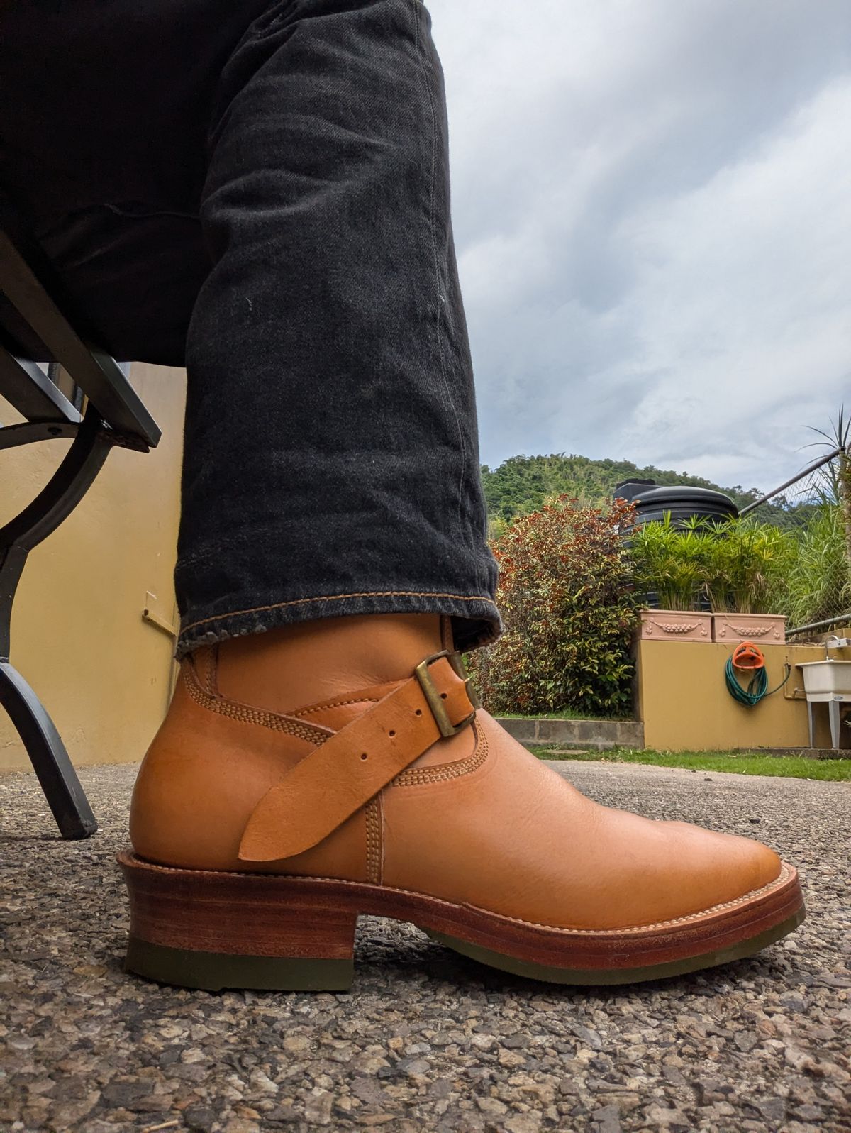 Photo by dwbrunton on September 12, 2024 of the Fortis Boots Tapak 2.0 Engineer Boots in Cisarua Indonesian Natural Vegtan.