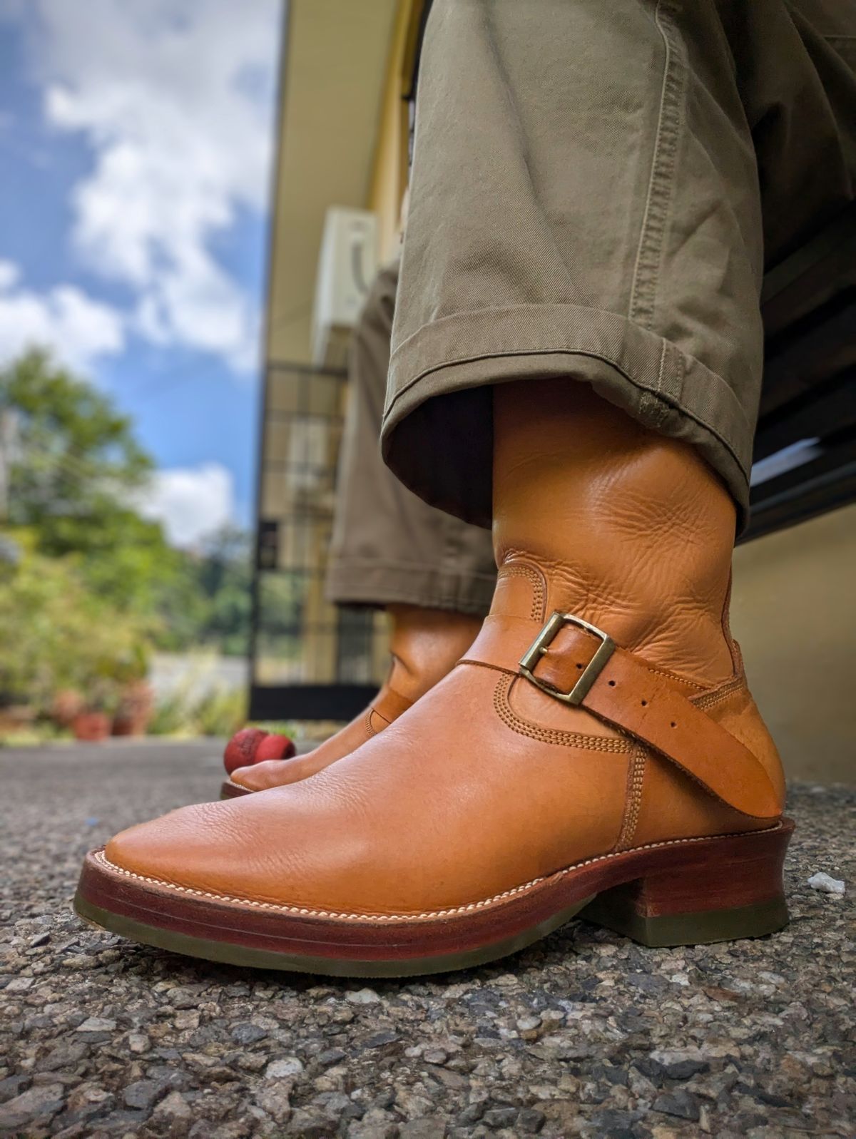 Photo by dwbrunton on October 14, 2024 of the Fortis Boots Tapak 2.0 Engineer Boots in Cisarua Indonesian Natural Vegtan.