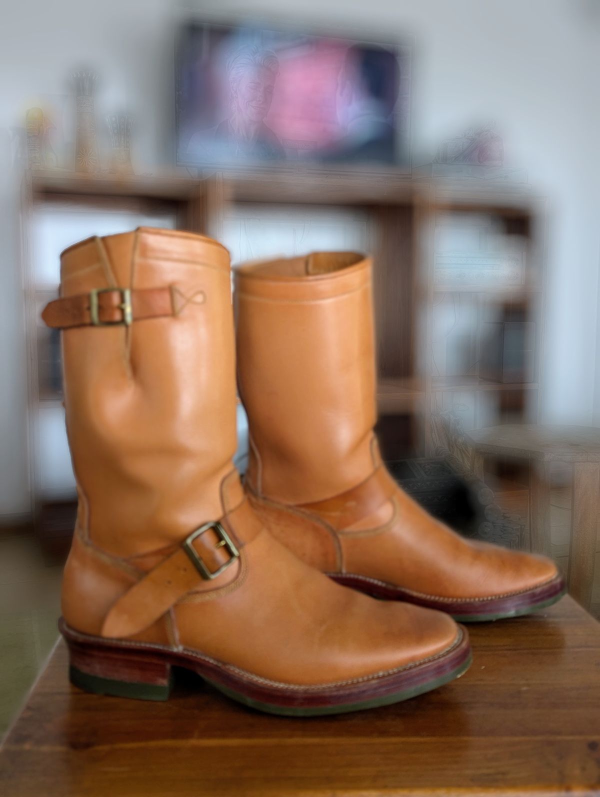 Photo by dwbrunton on November 18, 2024 of the Fortis Boots Tapak 2.0 Engineer Boots in Cisarua Indonesian Natural Vegtan.