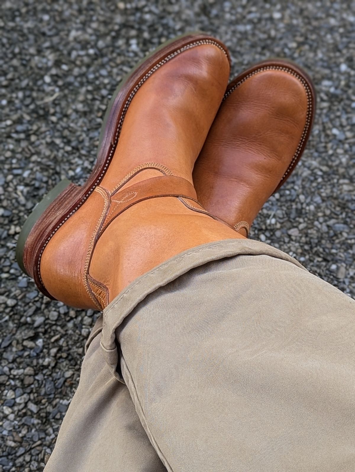 Photo by dwbrunton on November 18, 2024 of the Fortis Boots Tapak 2.0 Engineer Boots in Cisarua Indonesian Natural Vegtan.