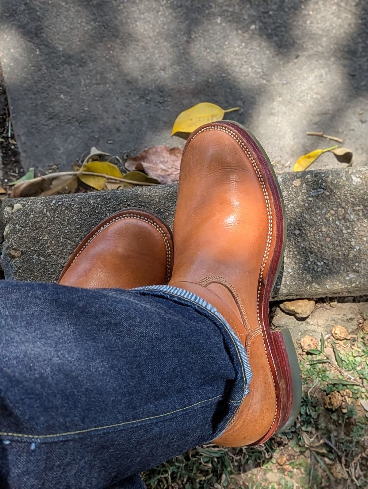 Photo by dwbrunton on March 27, 2025 of the Fortis Boots Tapak 2.0 Engineer Boots in Cisarua Indonesian Natural Vegtan.