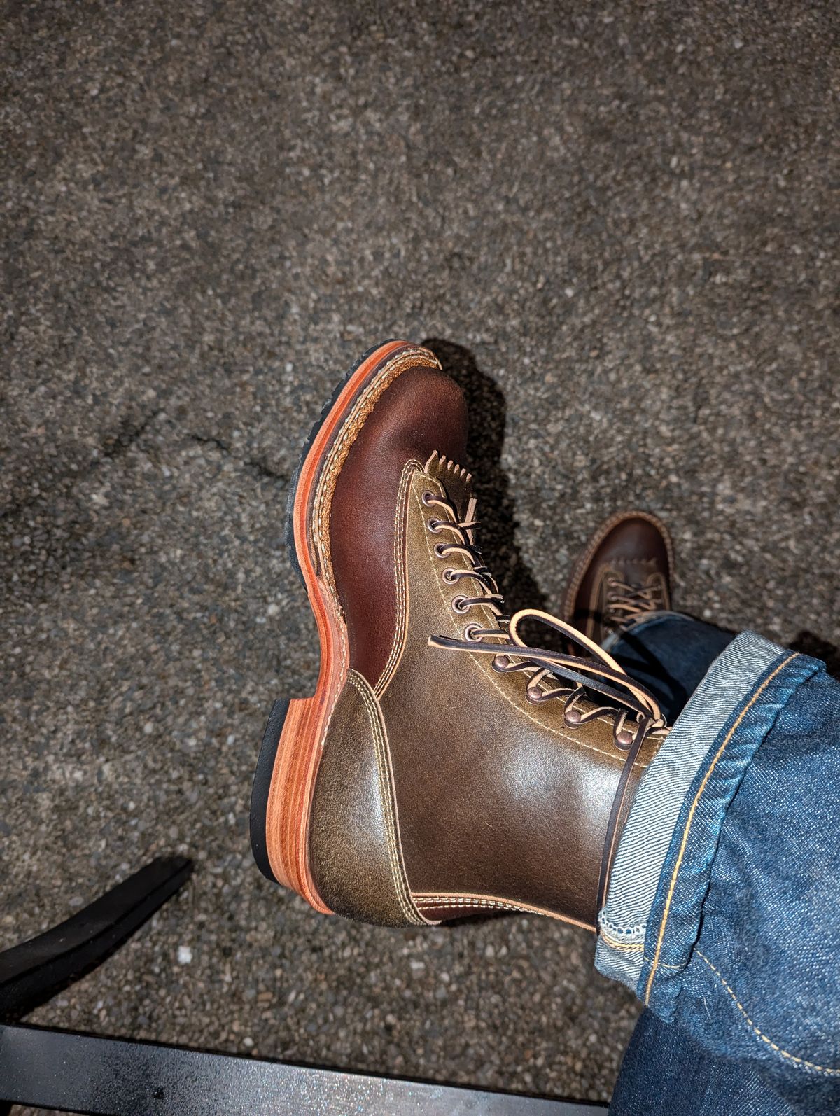 Photo by dwbrunton on October 24, 2024 of the White's Bounty Hunter in Horween Cinnamon Waxed Flesh & Horweem Olive Waxed Flesh.