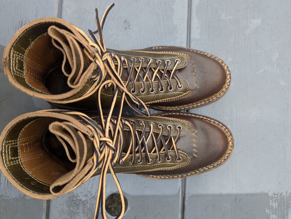 Photo by dwbrunton on October 25, 2024 of the White's Bounty Hunter in Horween Cinnamon Waxed Flesh & Horweem Olive Waxed Flesh.