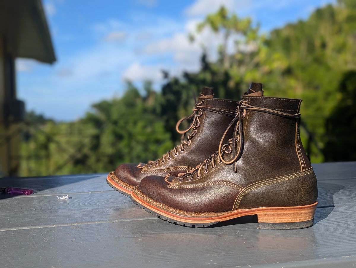 Photo by dwbrunton on October 29, 2024 of the White's Bounty Hunter in Horween Cinnamon Waxed Flesh & Horweem Olive Waxed Flesh.