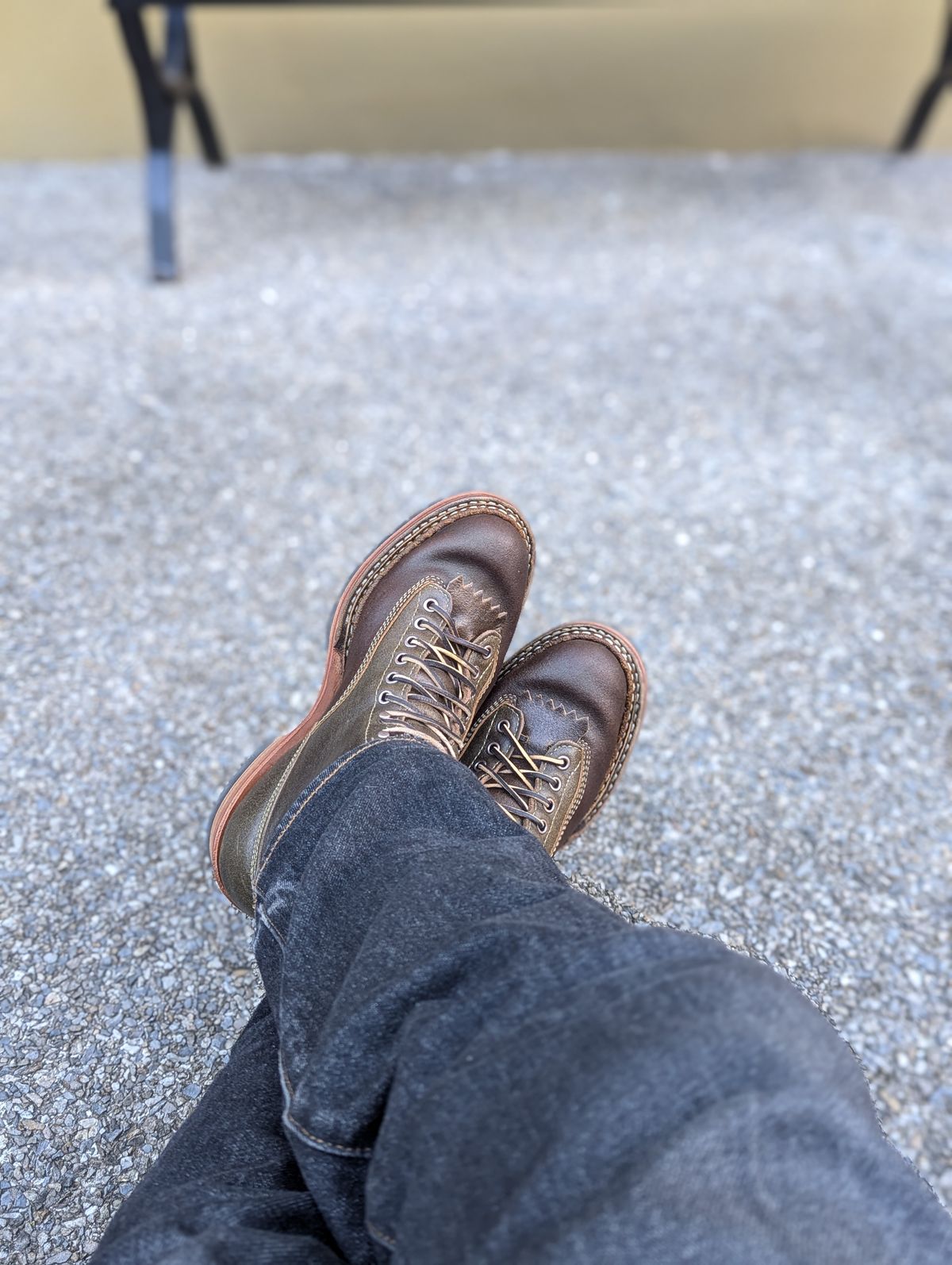 Photo by dwbrunton on November 1, 2024 of the White's Bounty Hunter in Horween Cinnamon Waxed Flesh & Horweem Olive Waxed Flesh.