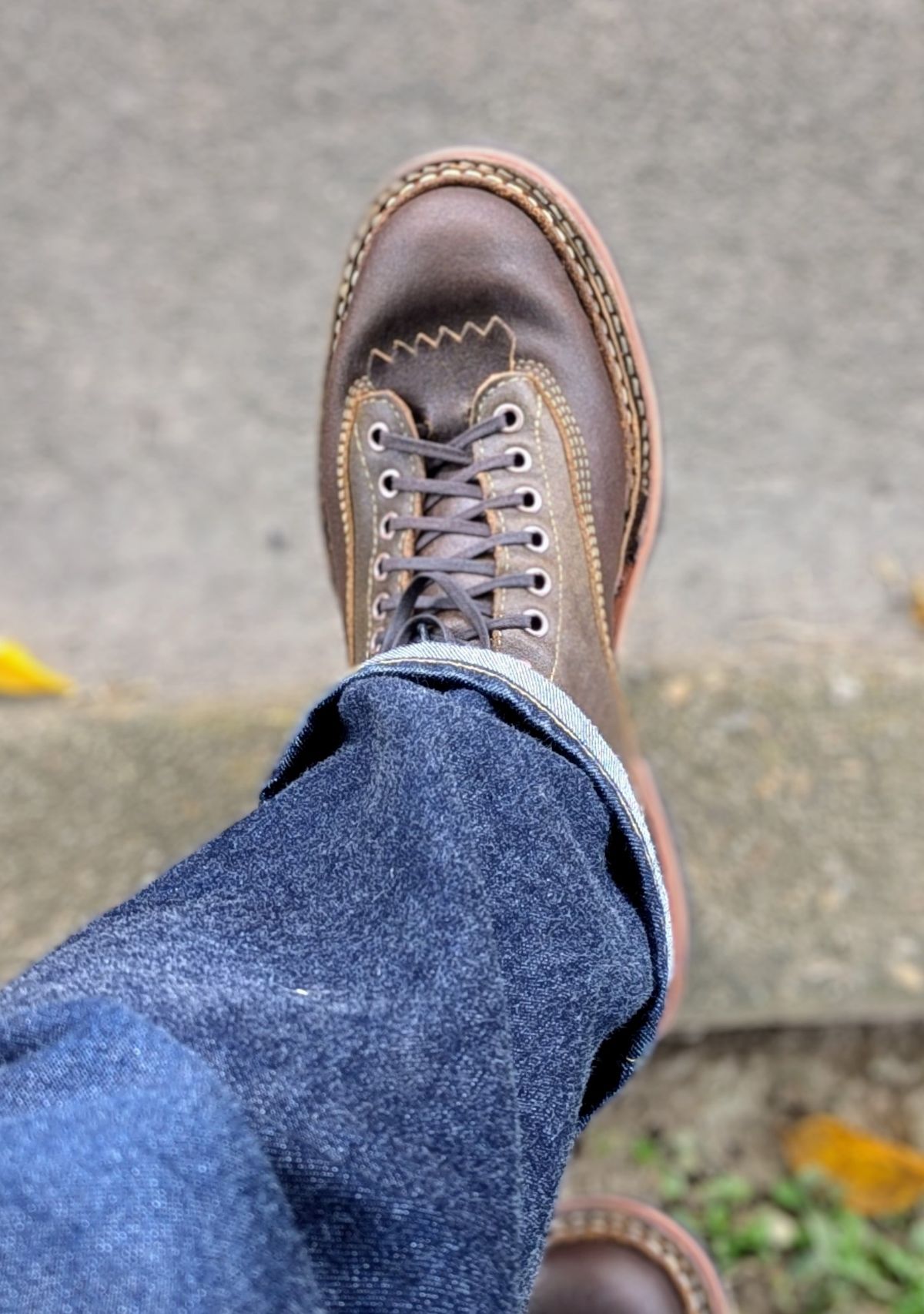 Photo by dwbrunton on November 4, 2024 of the White's Bounty Hunter in Horween Cinnamon Waxed Flesh & Horweem Olive Waxed Flesh.