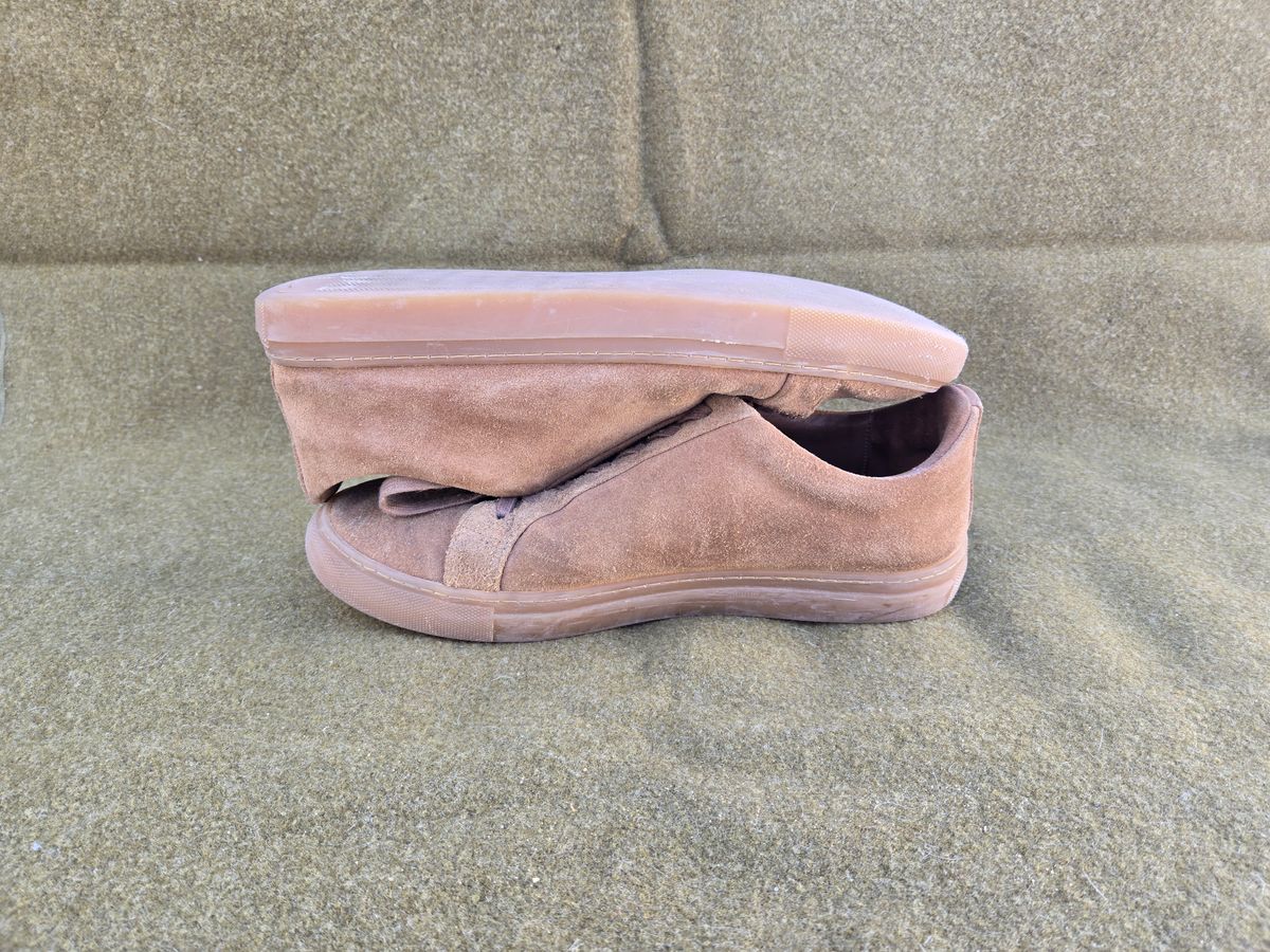 Photo by tdoellman on February 17, 2025 of the Thursday Premier Low Top in Camel Oil Snuff Suede.