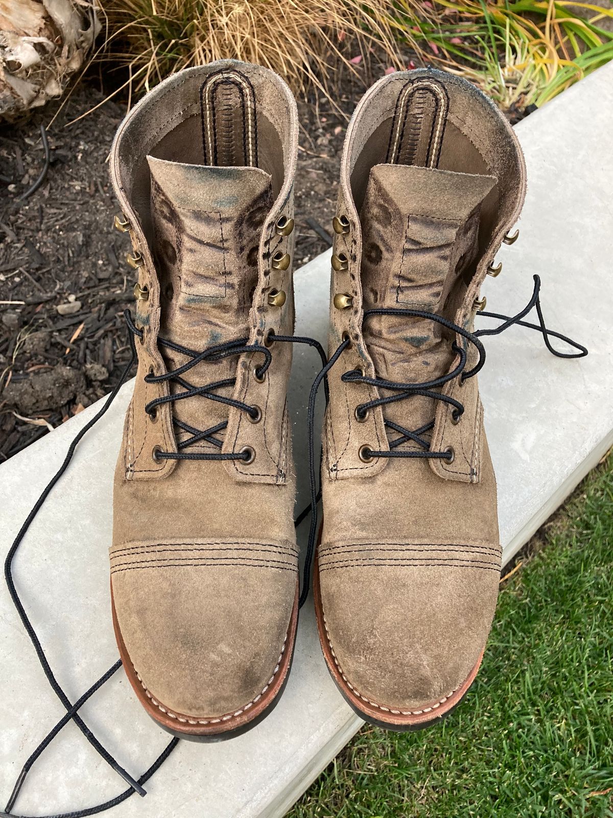 Photo by buellrider on December 4, 2023 of the Red Wing Iron Ranger in S.B. Foot Slate Muleskinner.