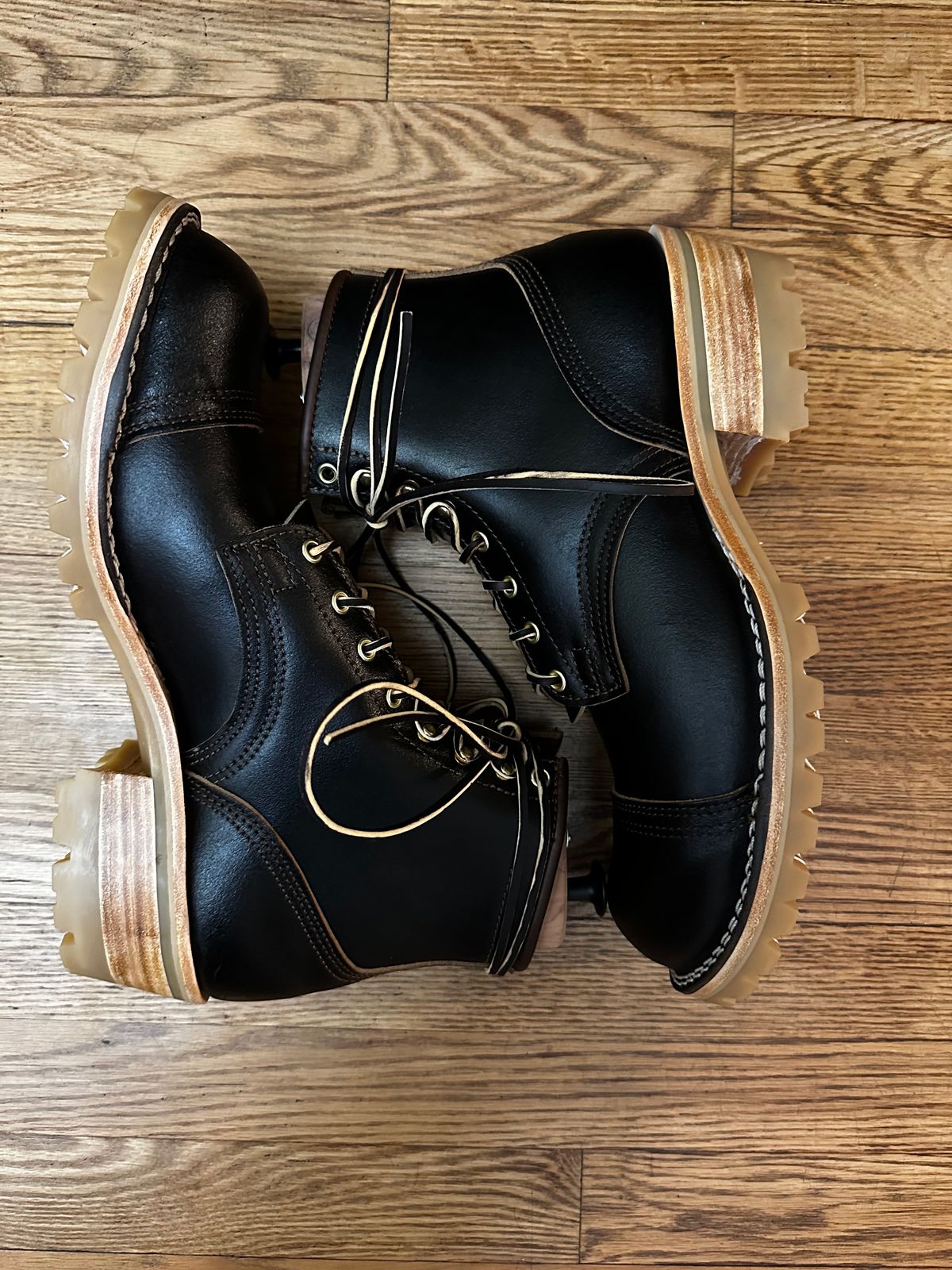 Photo by bric on December 19, 2023 of the Nicks Lace Up Heritage in Horween Brown Waxed Flesh.