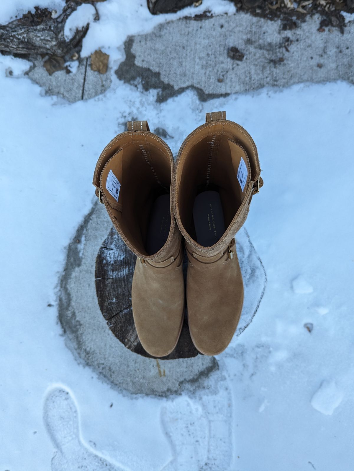 Photo by timelesstough on February 17, 2024 of the Rolling Dub Trio Griffin Engineer in Nakamura Sennosuke Shoten Dark Beige Suede.