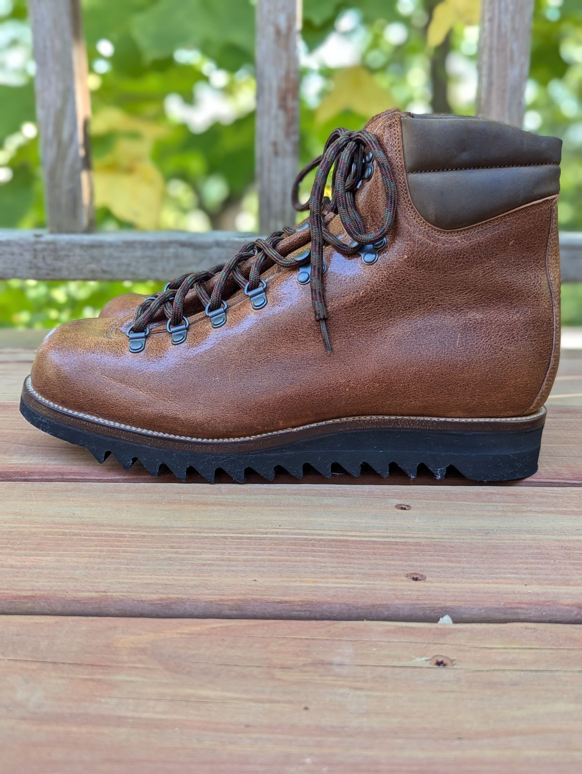 Photo by timelesstough on October 1, 2024 of the Viberg Pachena Bay in Maryam Cuoio Lux Roughout & Horween Mushroom Chamois.